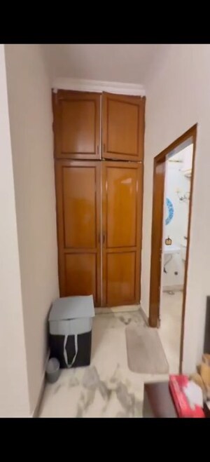 Furnished Amenities in 3 BHK Builder Floor at East Of Kailash – for Rent