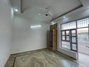 Room in 4 BHK Builder Floor at Green Fields Colony – for Rent