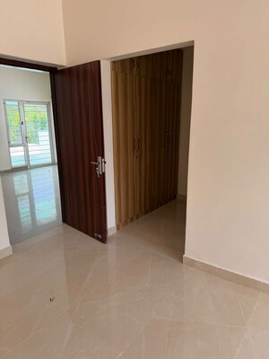 Room in 3.5 BHK Villa at Sushant Golf City – for Rent