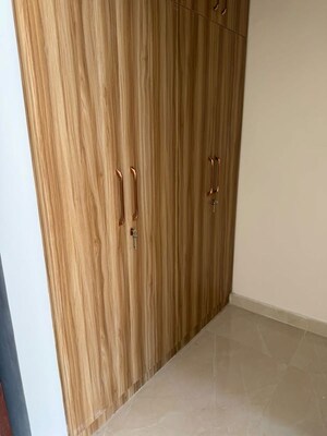 Room in 3.5 BHK Villa at Sushant Golf City – for Rent