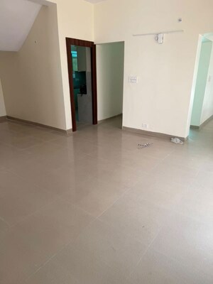 Room in 3.5 BHK Villa at Sushant Golf City – for Rent