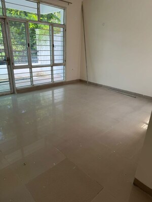Room in 3.5 BHK Villa at Sushant Golf City – for Rent