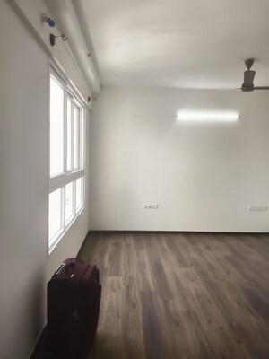 Room in 3 BHK Apartment at Godrej Aqua, International Airport Road – for Rent