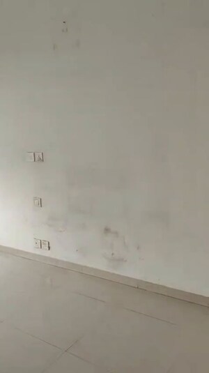 Room in 2 BHK Apartment at Kalpataru Paramount A, Thane West – for Rent
