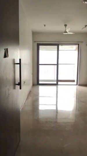 Room in 2 BHK Apartment at Kalpataru Paramount A, Thane West – for Rent