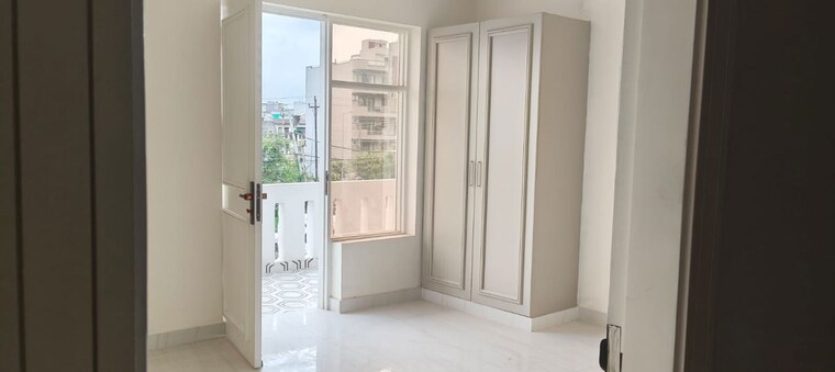 Room, ashoka enclave 4 Bedroom 280 Sq.Yd. Builder Floor In Ashoka Enclave Faridabad 10790424