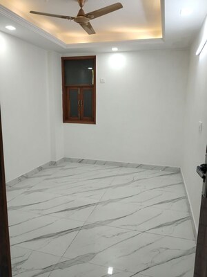 Room in 3 BHK Apartment at Panchsheel Vihar – for Rent