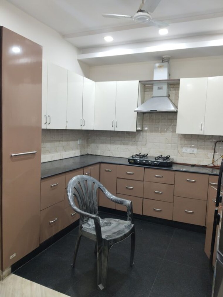 Kitchen, shivalik colony 3 Bedroom 1800 Sq.Ft. Apartment In Shivalik Colony Delhi 10790459