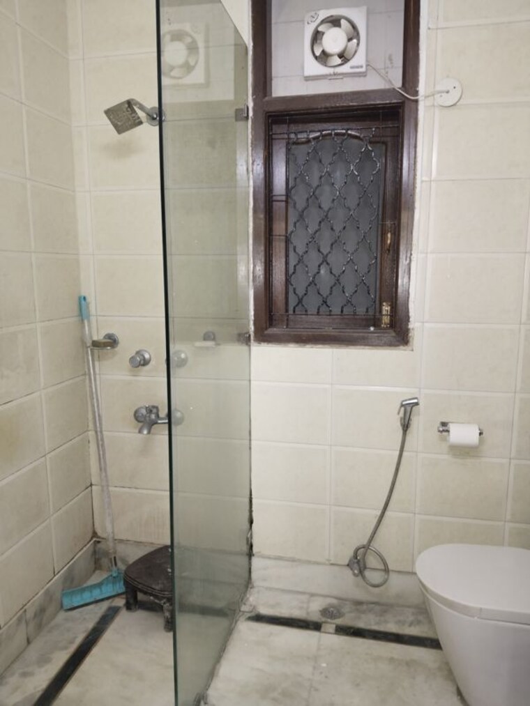 Bathroom, malviya nagar 2 Bedroom 1000 Sq.Ft. Apartment In Malviya Nagar Delhi 10790465