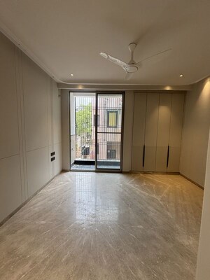 Room in 3 BHK Builder Floor at Safdarjung Enclave – for Sale