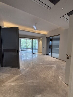 Furnished Amenities in 3 BHK Builder Floor at Safdarjung Enclave – for Sale