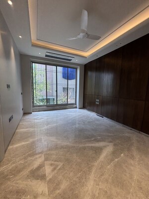 Room in 3 BHK Builder Floor at Safdarjung Enclave – for Sale