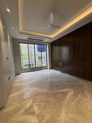 Furnished Amenities in 3 BHK Builder Floor at Safdarjung Enclave – for Sale