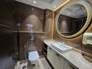 Attached Bathroom in 4 BHK Apartment at Safdarjung Enclave – for Rent