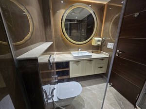 Attached Bathroom in 4 BHK Apartment at Safdarjung Enclave – for Rent