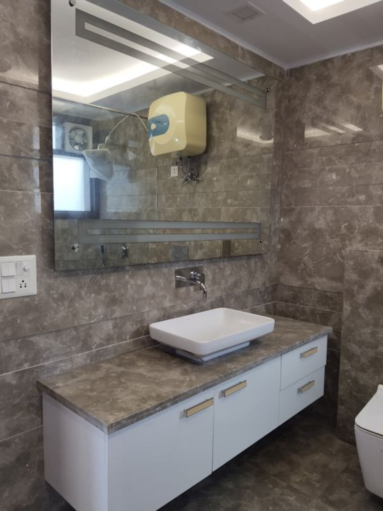 Bathroom, defence colony 3 Bedroom 3100 Sq.Ft. Apartment In Defence Colony Delhi 10790477