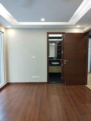 Room in 3 BHK Apartment at Defence Colony – for Rent
