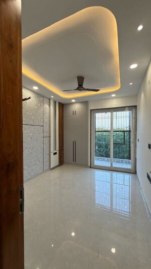 Room in 2 BHK Builder Floor at Eros Lakewood City, Suraj Kund – for Rent