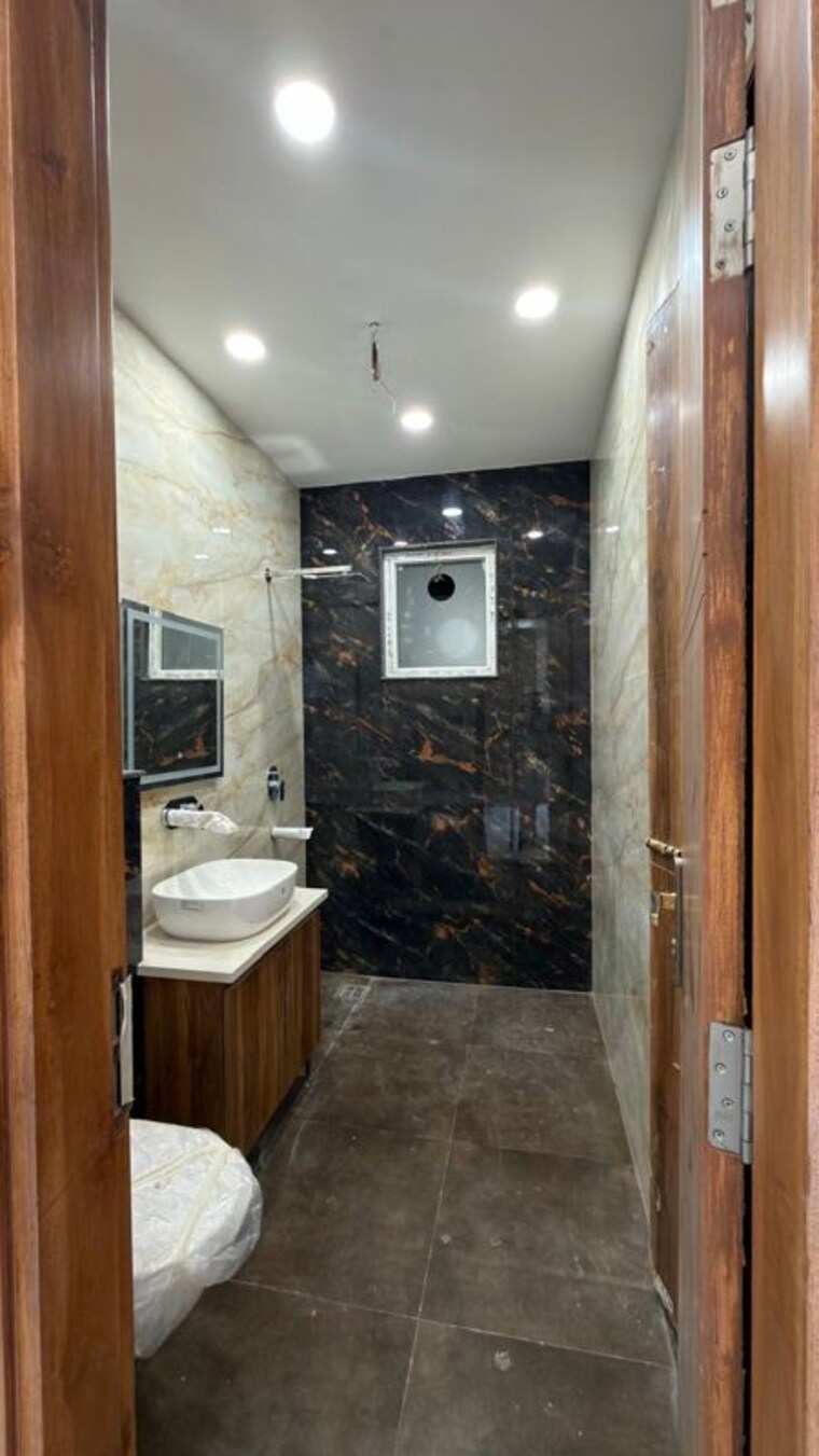 Bathroom, eros-lakewood-city 2 Bedroom 818 Sq.Ft. Builder Floor In Suraj Kund Faridabad 10790471