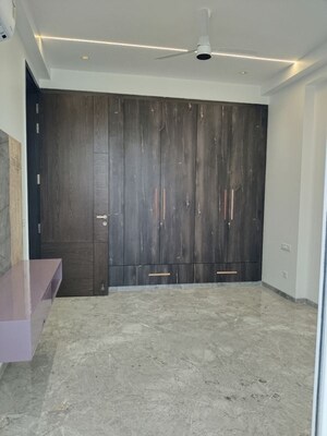 Bedroom in 3.5 BHK Apartment at Defence Colony – for Rent