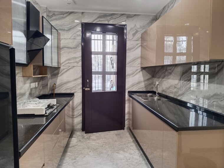 Kitchen, defence colony 3.5 Bedroom 3000 Sq.Ft. Apartment In Defence Colony Delhi 10790478