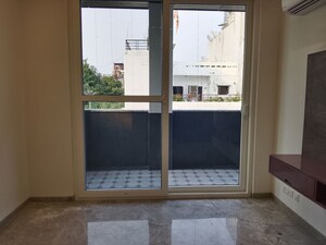 Room in 3.5 BHK Apartment at Defence Colony – for Rent