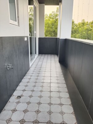 Balcony in 3.5 BHK Apartment at Defence Colony – for Rent