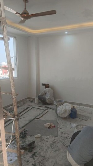 Room in 3 BHK Apartment at Nehru Enclave – for Sale
