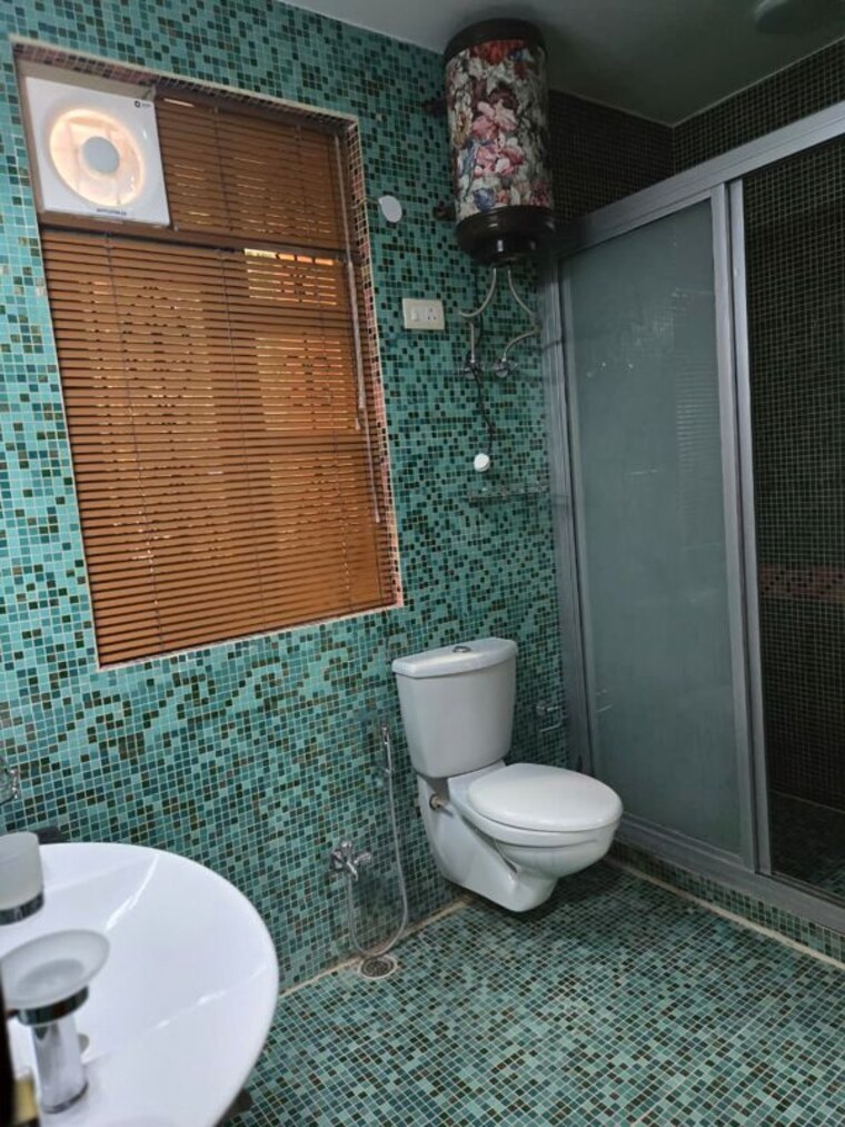 Bathroom, green park extension 3 Bedroom 1850 Sq.Ft. Apartment In Green Park Extension Delhi 10790501