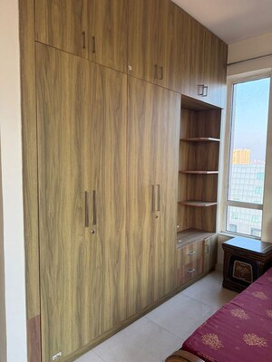 Room in 3.5 BHK Apartment at Unitech Uniworld Gardens, Sector 47 – for Rent