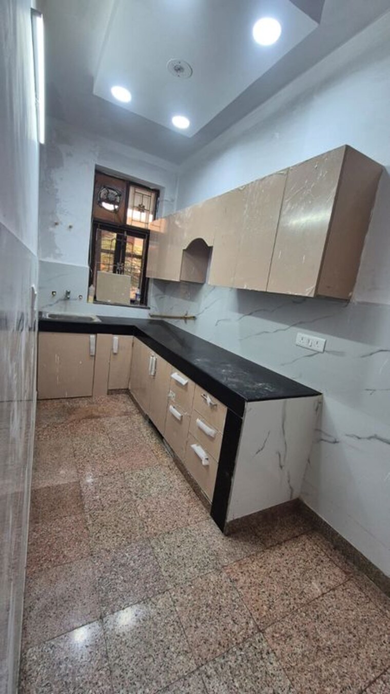 Kitchen, green fields colony 3 Bedroom 280 Sq.Yd. Builder Floor In Green Fields Colony Faridabad 10790502