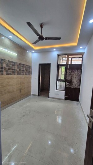 Room in 3 BHK Builder Floor at Green Fields Colony – for Rent