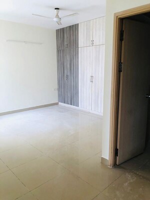 Room in 3 BHK Apartment at Mantri Webcity, Hennur Road – for Rent