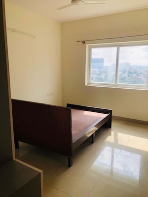 Room in 3 BHK Apartment at Mantri Webcity, Hennur Road – for Rent