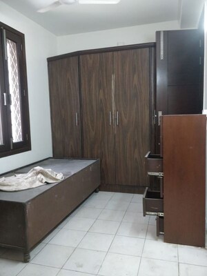 Bedroom in 4 BHK Apartment at Defence Colony – for Rent