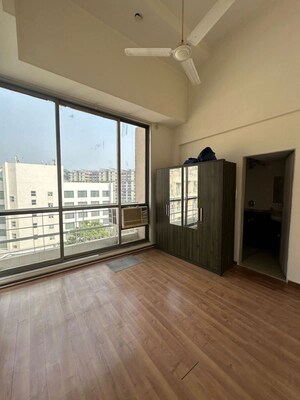 Room in 3 BHK Apartment at Kohinoor CHS Andheri, Andheri West – for Sale