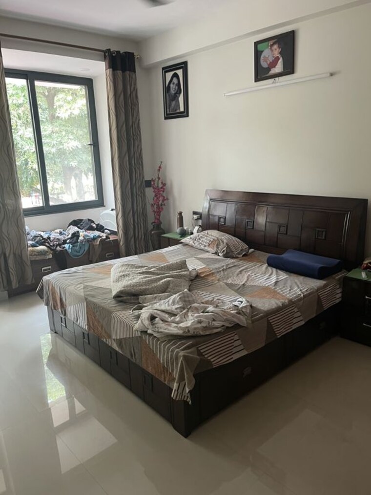 Bedroom, unitech-south-city-ii 3 Bedroom 275 Sq.Yd. Builder Floor In Sector 50 Gurgaon 10790496