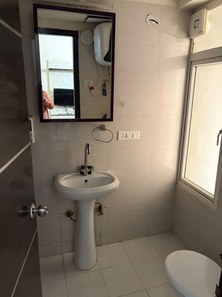 Bathroom, gaur-city-7th-avenue 3 Bedroom 1350 Sq.Ft. Apartment In Sector 4 Greater Noida Greater Noida 10790523