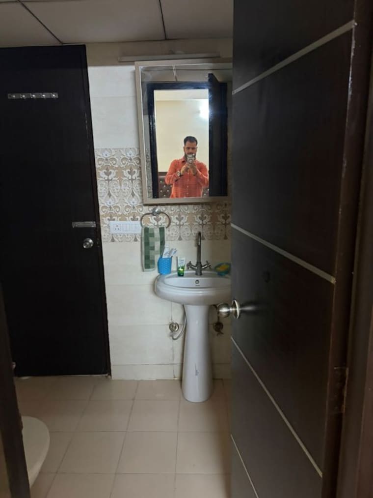 Bathroom, gaur-city-7th-avenue 3 Bedroom 1350 Sq.Ft. Apartment In Sector 4 Greater Noida Greater Noida 10790523