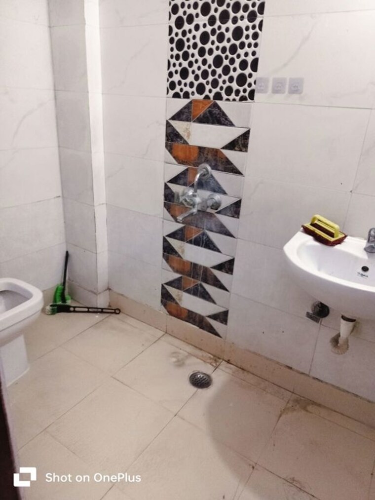 Bathroom, khirki extension 3 Bedroom 1000 Sq.Ft. Apartment In Khirki Extension Delhi 10790531
