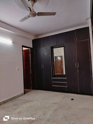 Room in 3 BHK Apartment at Khirki Extension – for Rent