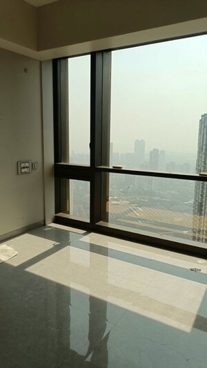 Room in 4 BHK Apartment at Lodha Trump Tower, Worli – for Rent
