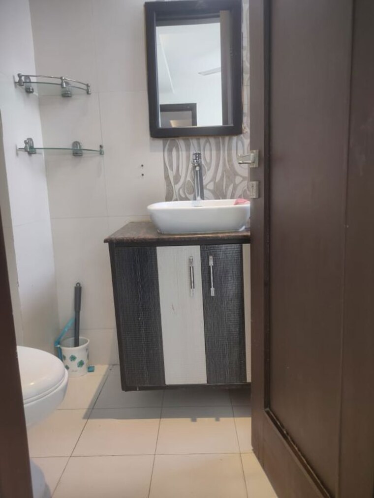 Attached Bathroom, saket 3 Bedroom 1250 Sq.Ft. Apartment In Saket Delhi 10790543