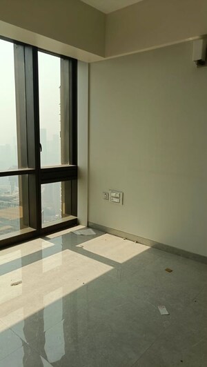 Room in 4 BHK Apartment at Lodha Trump Tower, Worli – for Rent