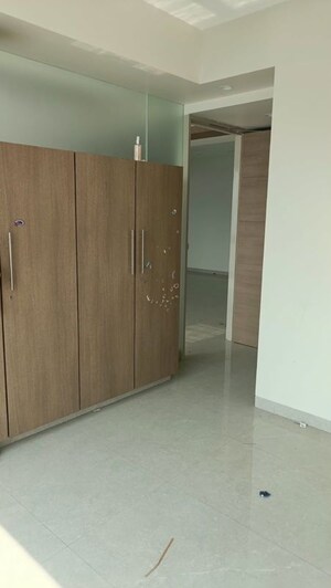 Room in 4 BHK Apartment at Lodha Trump Tower, Worli – for Rent