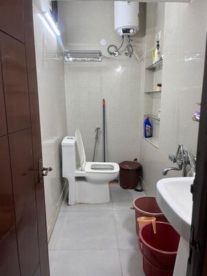 Bathroom in 1 BHK Apartment at Hauz Khas – for Rent