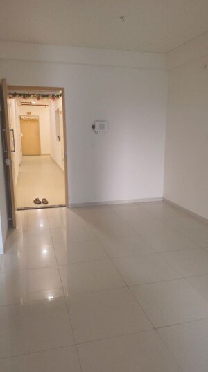 Room in 2 BHK Apartment at Godrej Hill Retreat, Mahalunge – for Rent