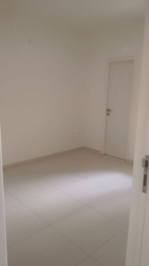 Room in 2 BHK Apartment at Godrej Hill Retreat, Mahalunge – for Rent
