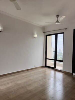 Room in 3 BHK Apartment at Unitech Fresco, Sector 50 – for Rent