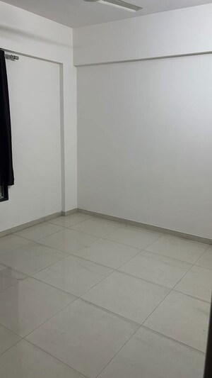Room in 2 BHK Apartment at Pristine Prolife 3, Wakad – for Rent